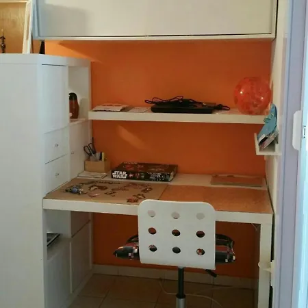 Pleasant Close To Center *