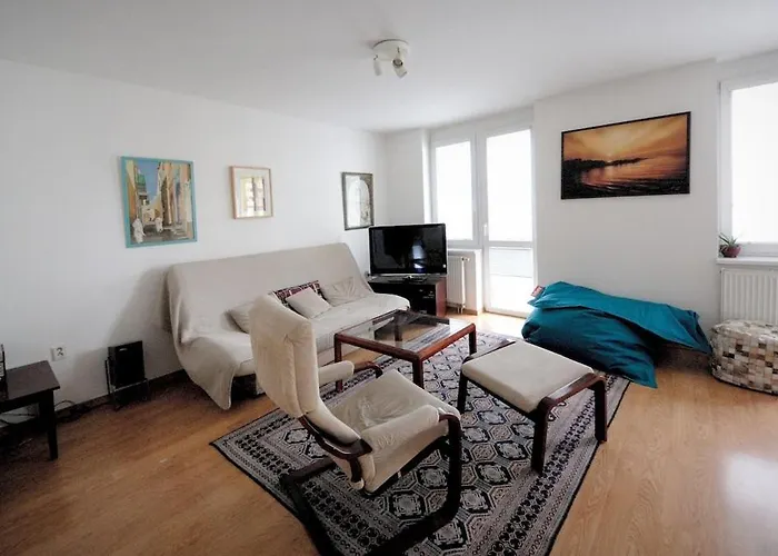 Апартаменты Pleasant Close To Center